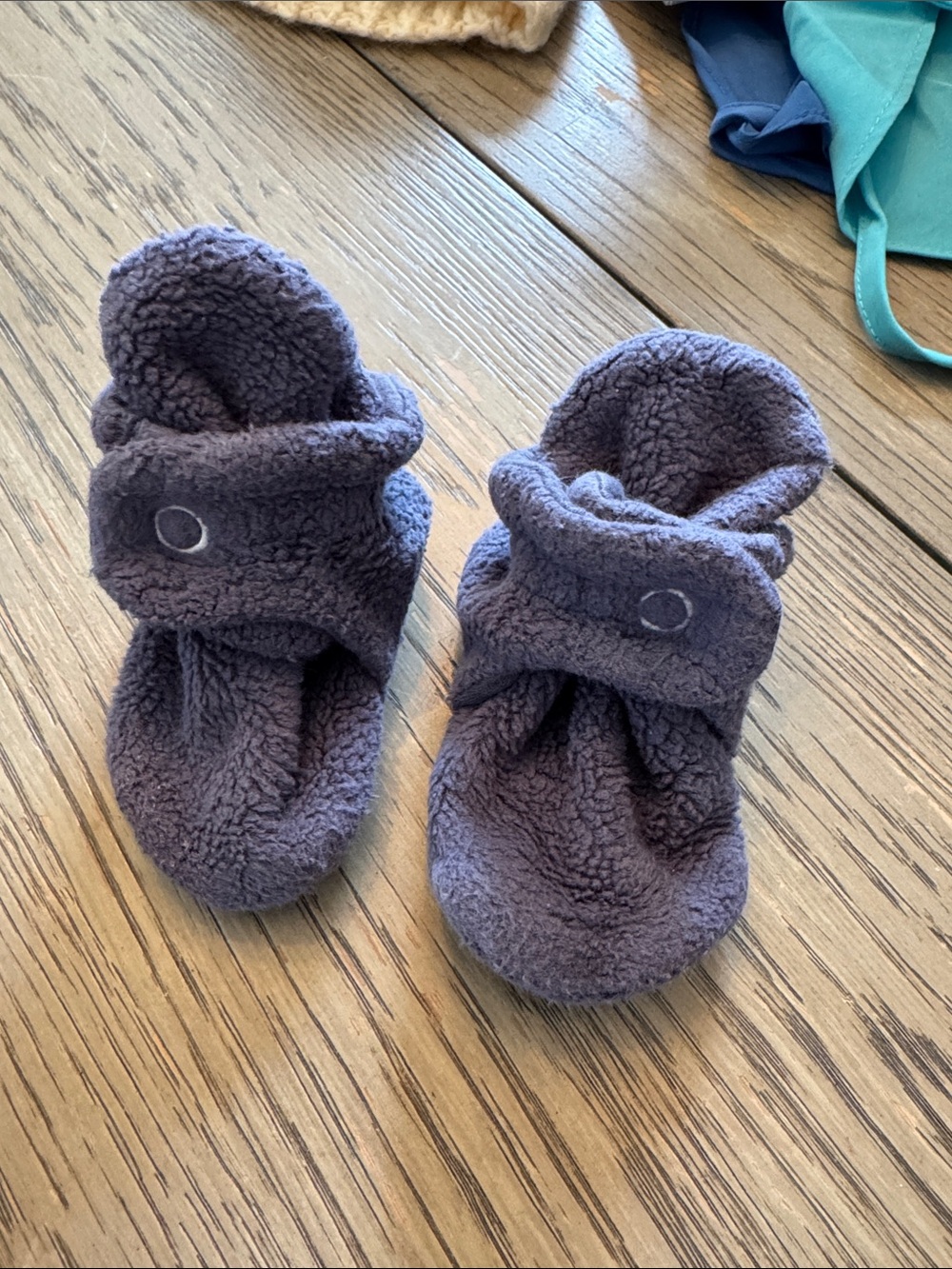Zutano Plush Baby Slippers in Heathered Gray